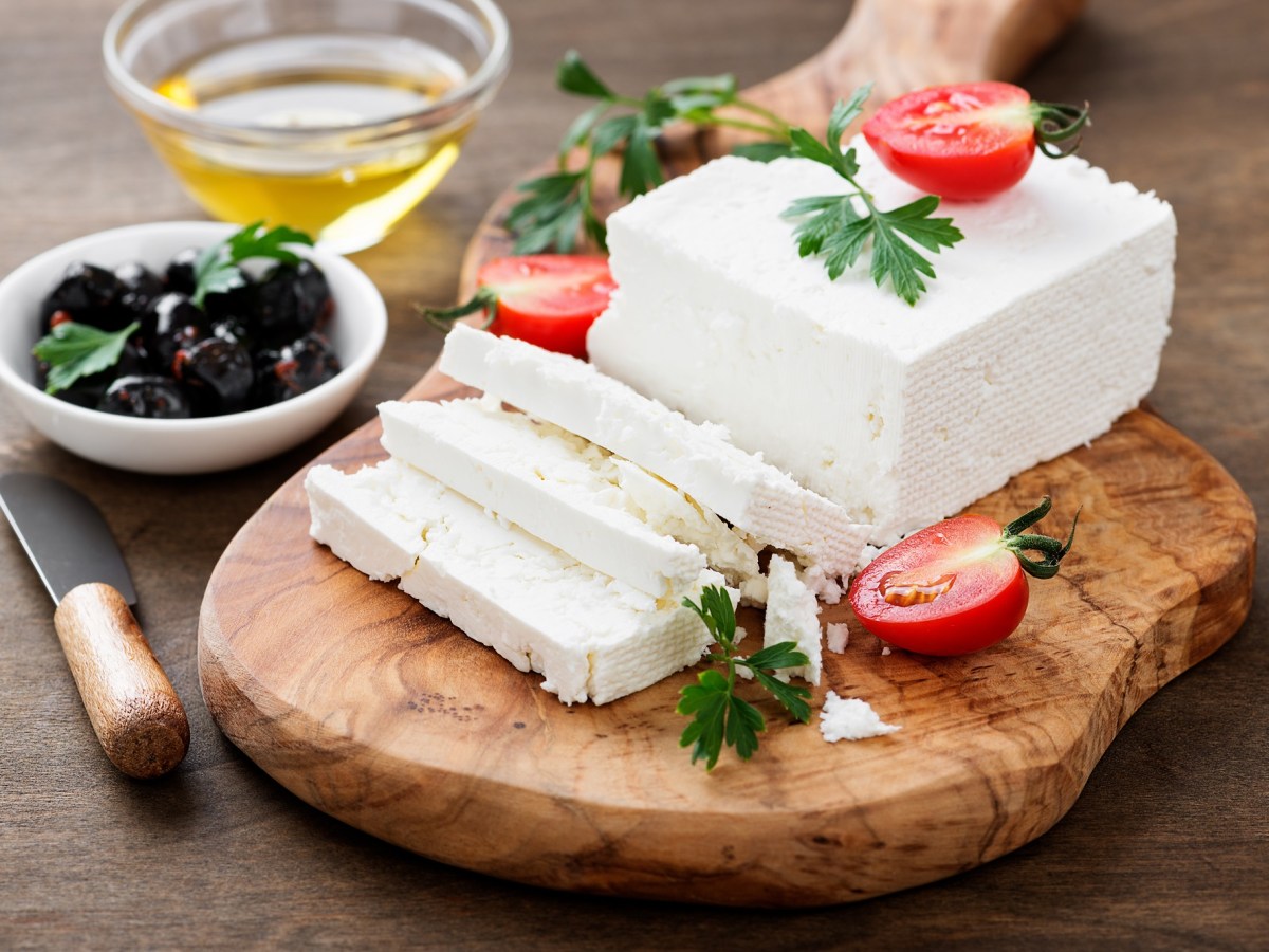 Wo liegt der Unterschied zwischen Feta, Hirtenkäse und Schafskäse?