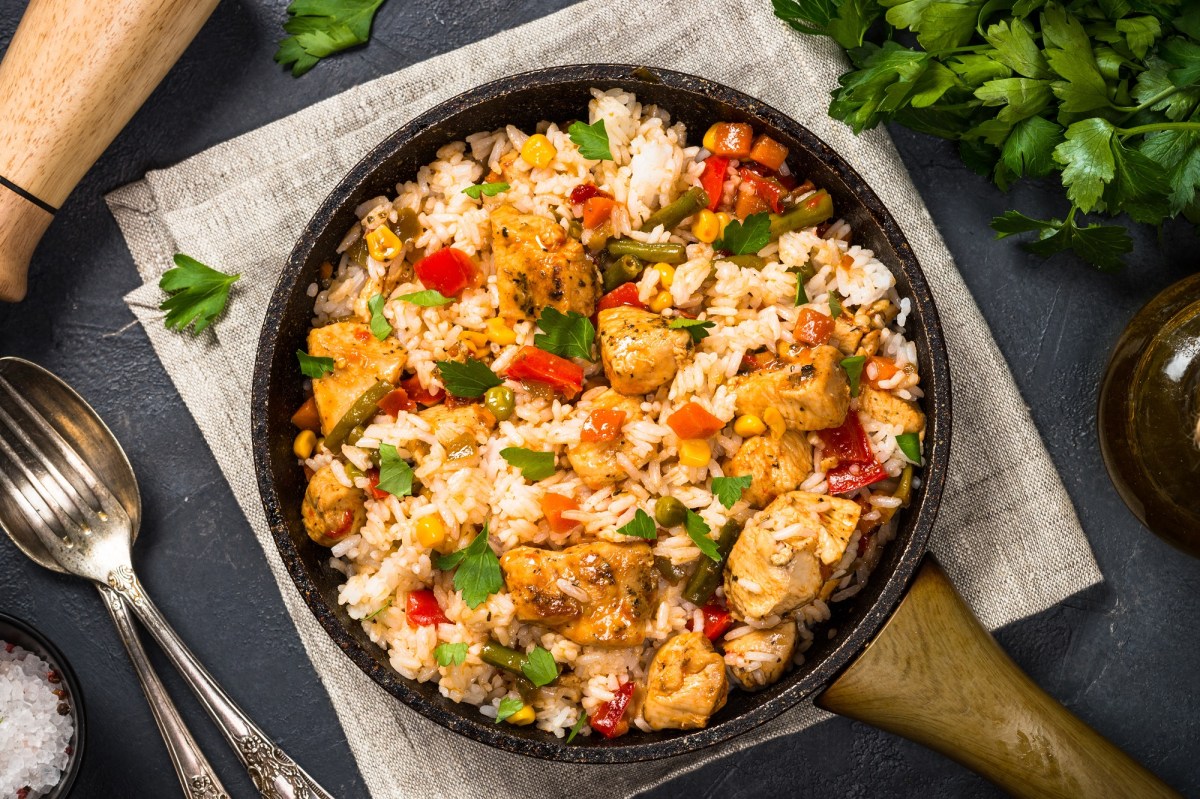Reispanne mit Hähnchen und Gemüse: ein leckeres Fitnessgericht ...