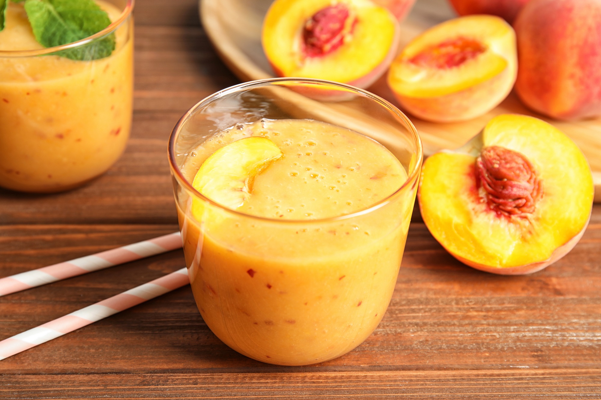 Pfirsich-Smoothie: ein schnell gemixtes Frucht-Frühstück - Leckerschmecker