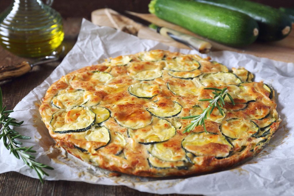 Zucchini-Scarpaccia: ein knuspriges Gericht mit wenigen Zutaten aus Italien