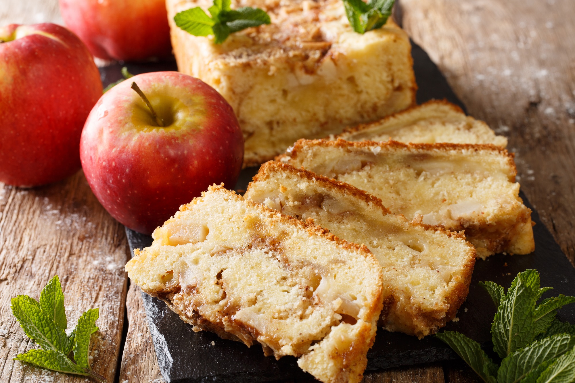 Apfelkuchen aus der Kastenform: saftig und lecker - Leckerschmecker