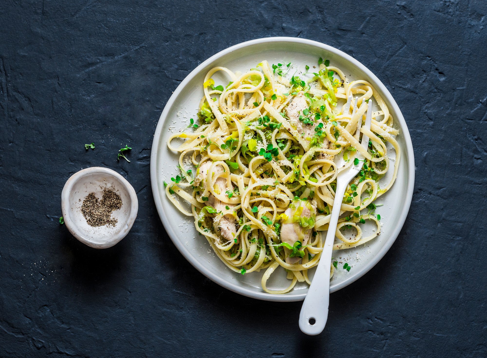 Nudeln mit Hähnchen und Lauch: schnell und günstig - Leckerschmecker