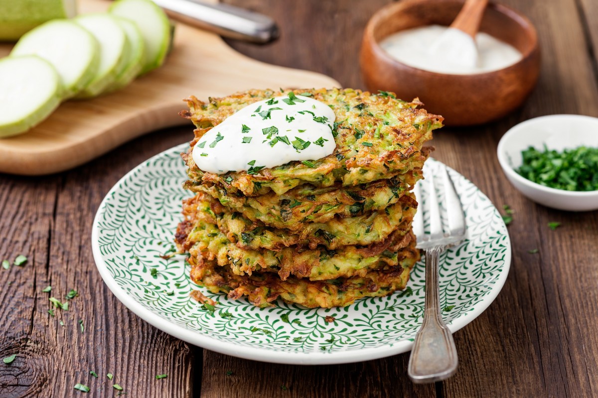 Türkische Zucchinipuffer mit Kartoffeln und Schafskäse: lecker ...