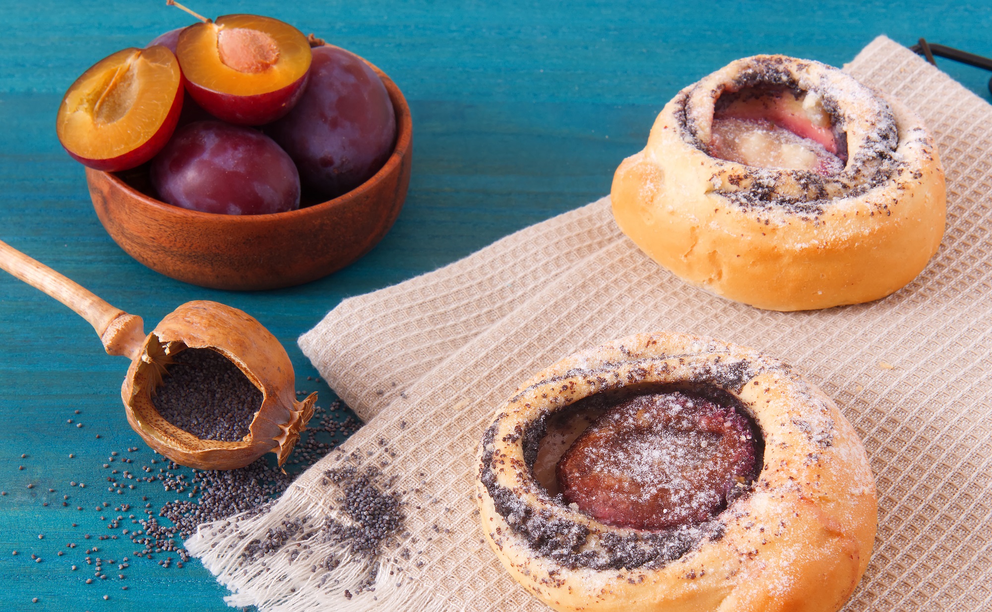 Pflaumen-Mohn-Hefeschnecken: süß und saftig - Leckerschmecker