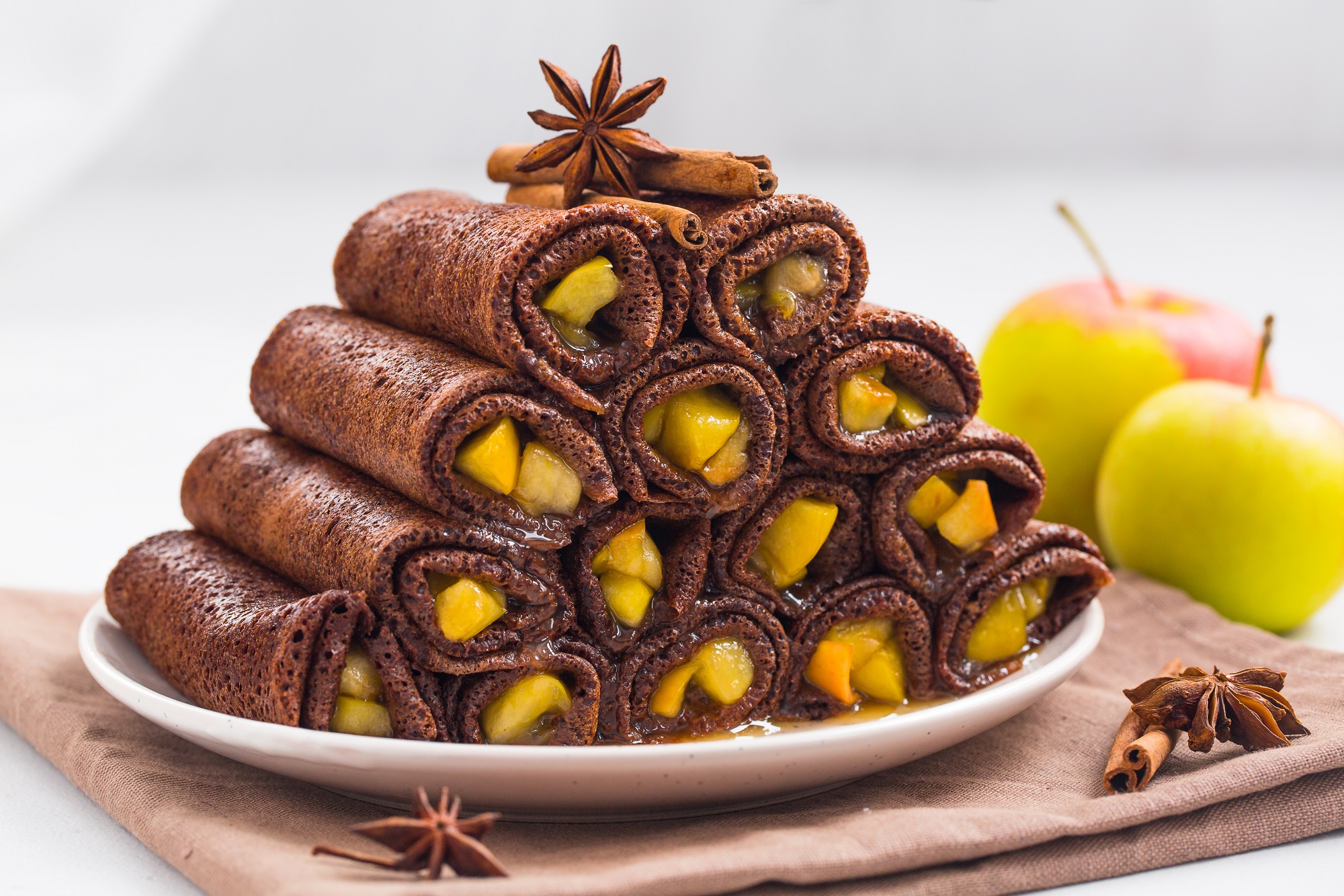 Schoko-Pfannkuchen mit Apfelfüllung: leckeres Frühstück - Leckerschmecker