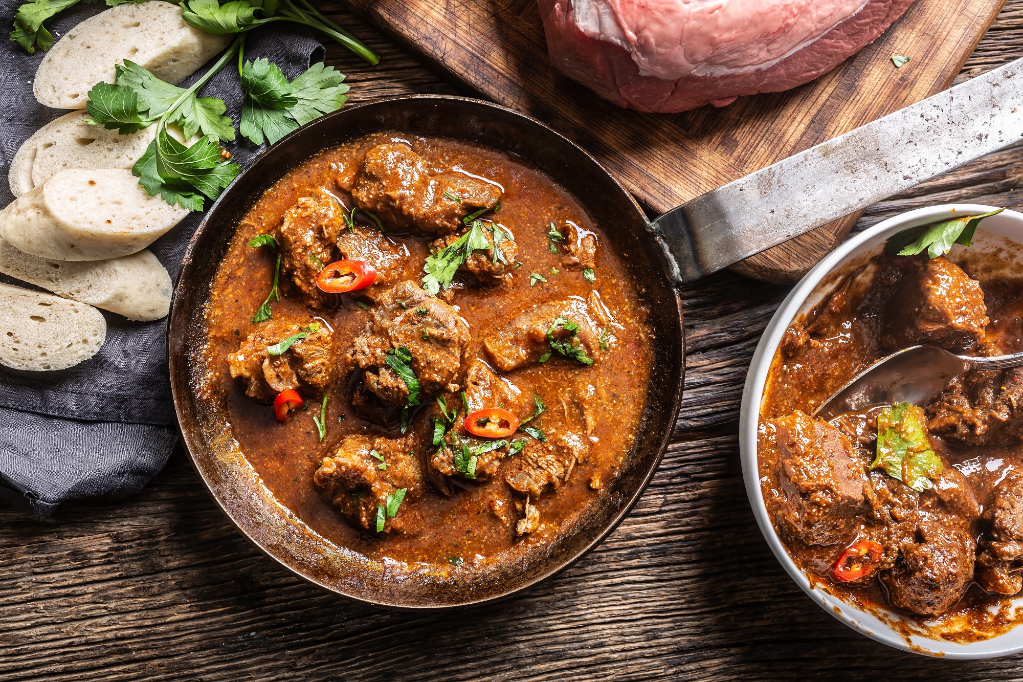 Wiener Kalbsrahmgulasch: Schmorgericht mit Tradition - Leckerschmecker