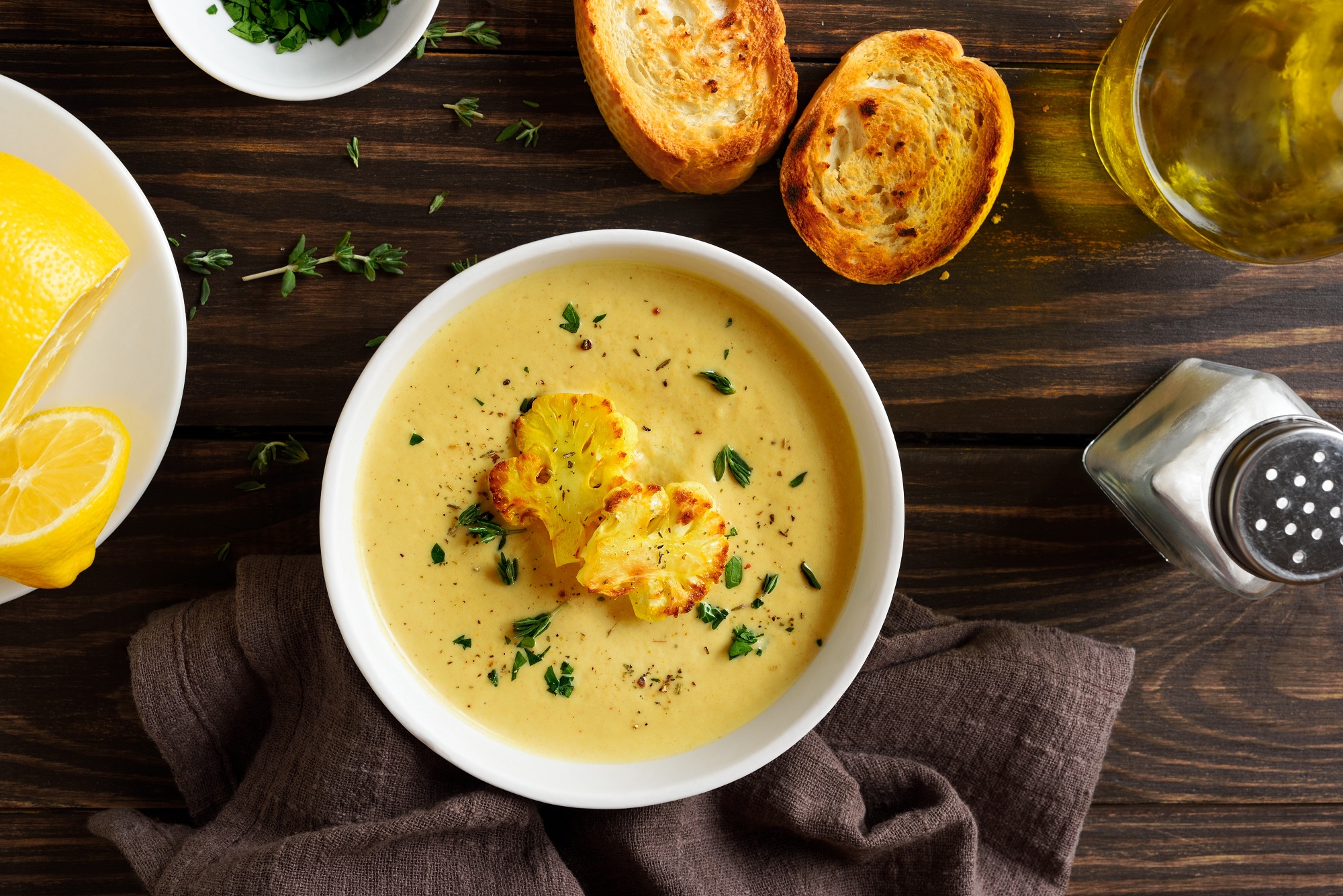 Blumenkohl-Käse-Suppe: cremiges Suppenglück - Leckerschmecker
