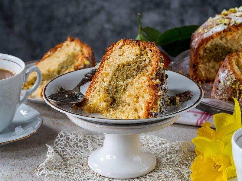 Ein Stück Pistazien-Orangen-Kuchen