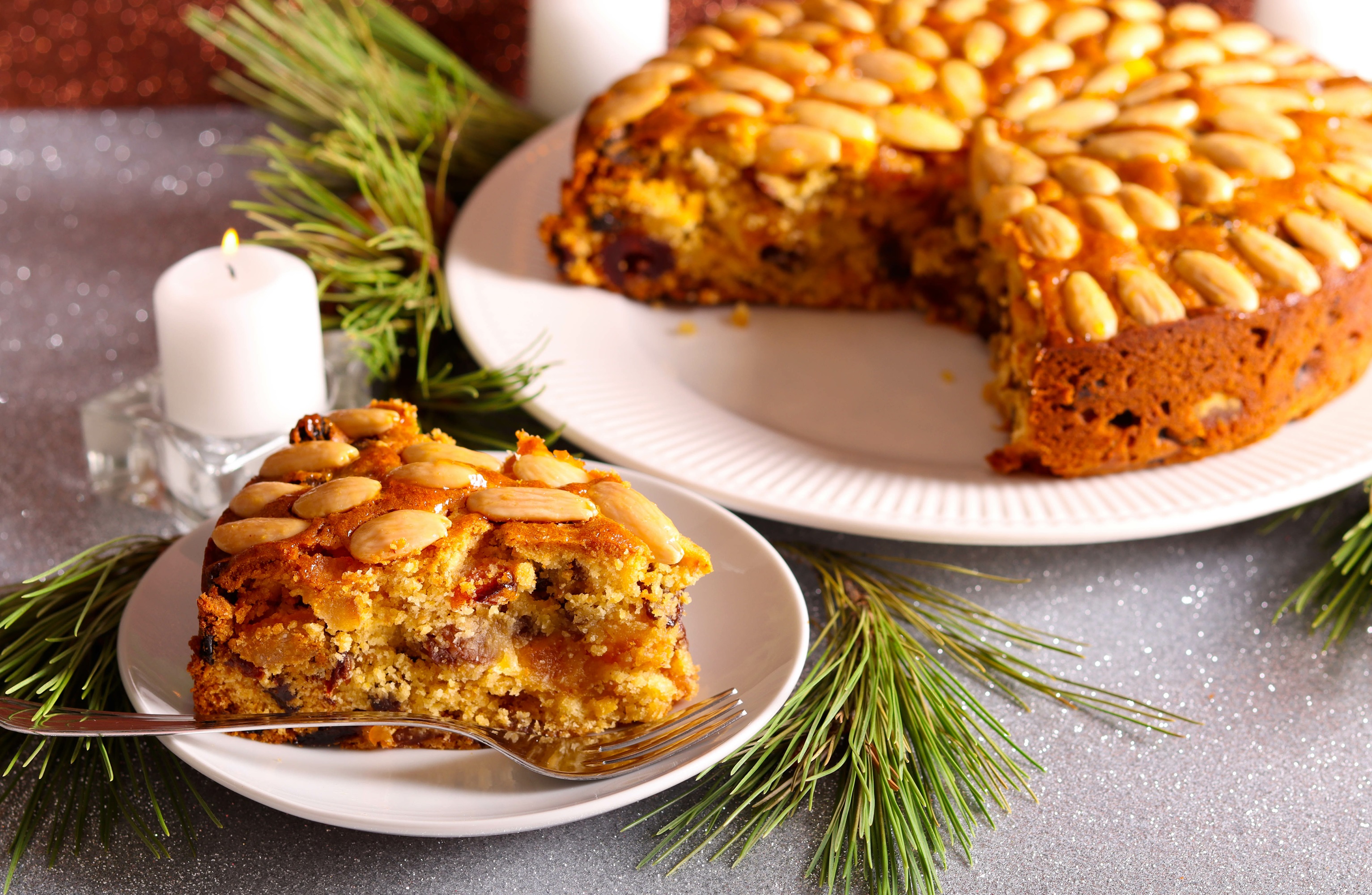 Dundee Cake: weihnachtlicher Früchtekuchen aus Schottland - Leckerschmecker