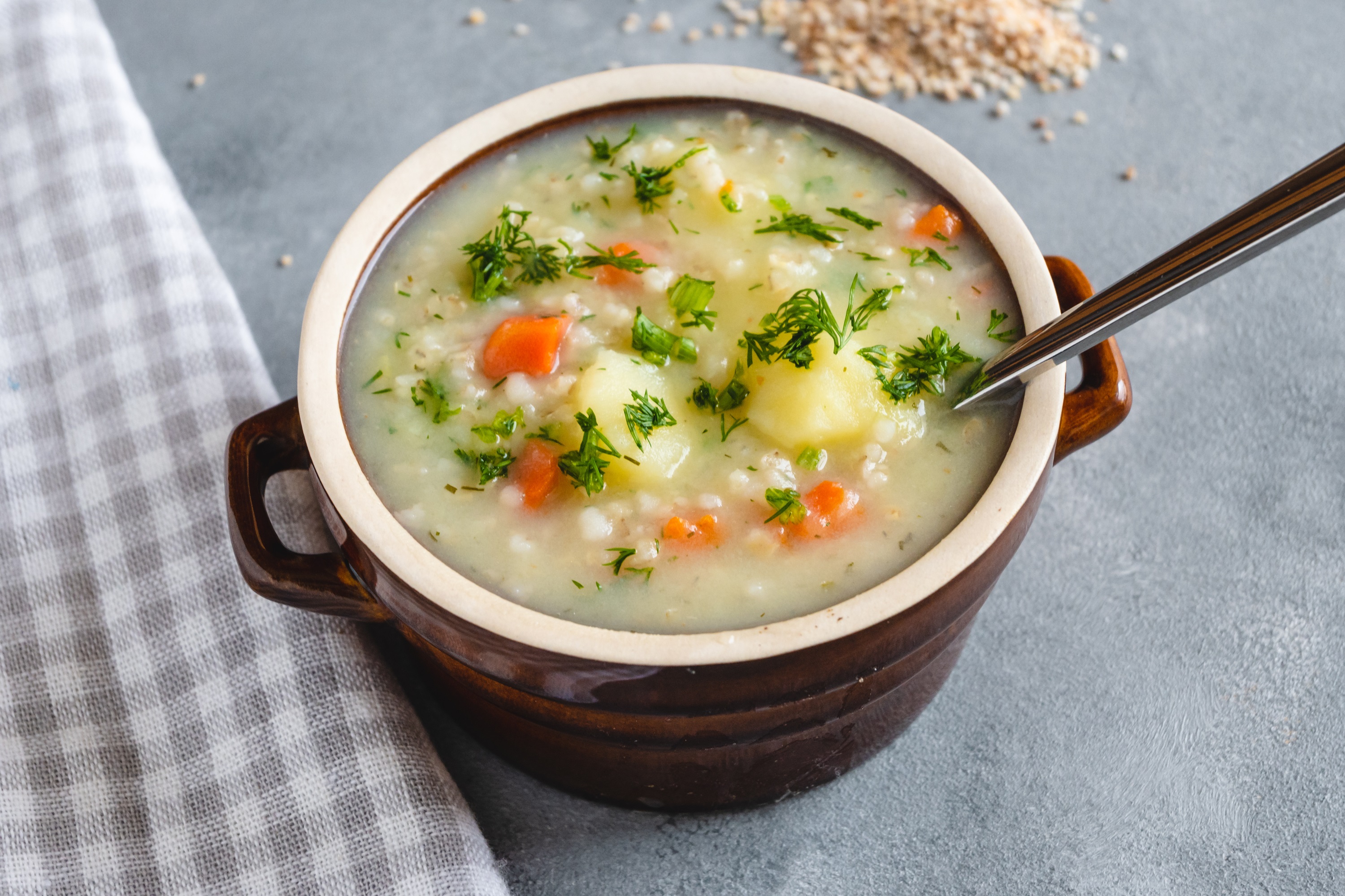 Graupensuppe mit Kartoffeln: einfache und leckere Hausmannskost ...
