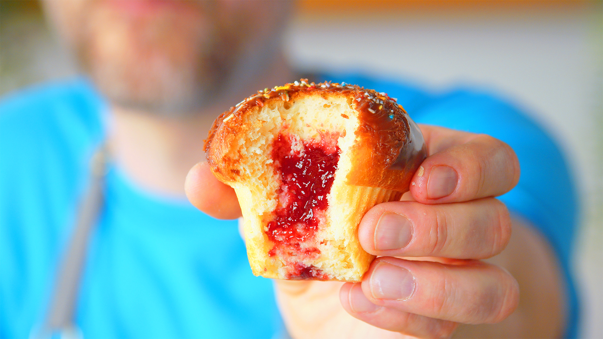 Krapfen-Muffins aus dem Airfryer: süßes Backrezept - Leckerschmecker