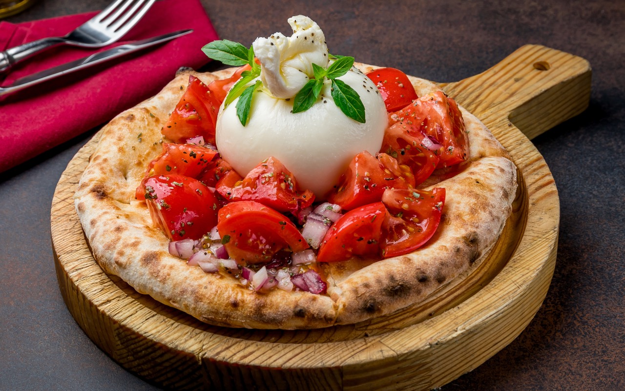 Focaccia mit Tomaten und Burrata: Italien auf dem Teller - Leckerschmecker