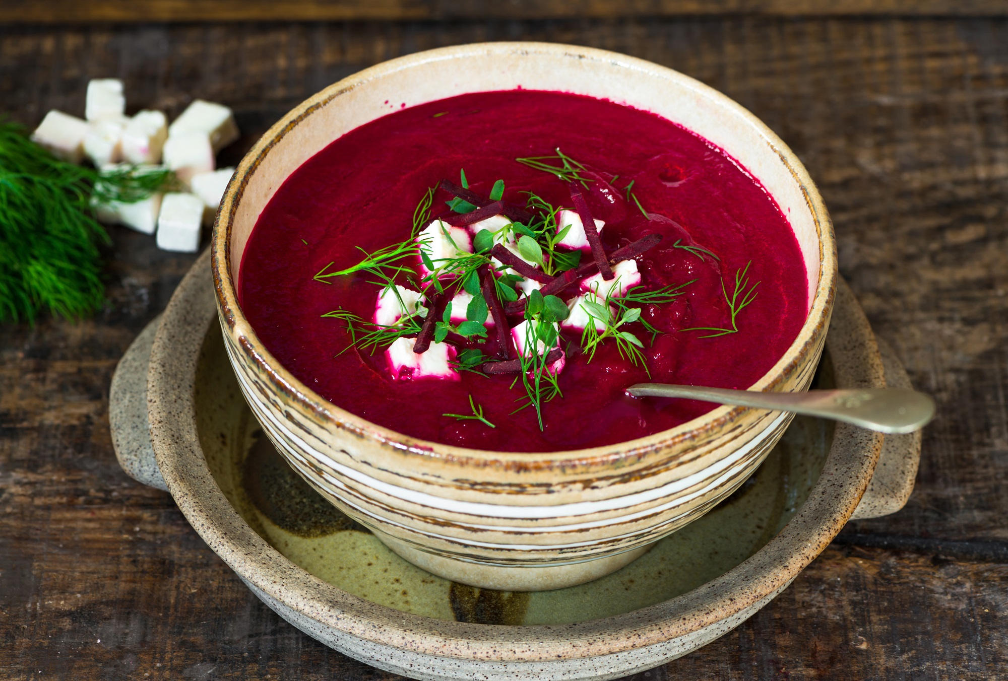 Rote-Bete-Cremesuppe: hübscher Farbtupfer auf dem Essenstisch ...