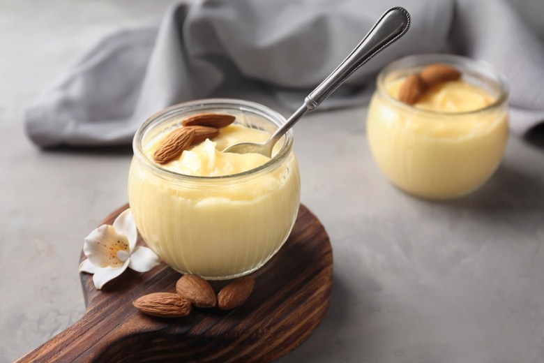 Diese Eierlikör-Creme mit Quark schmeckt schön luftig