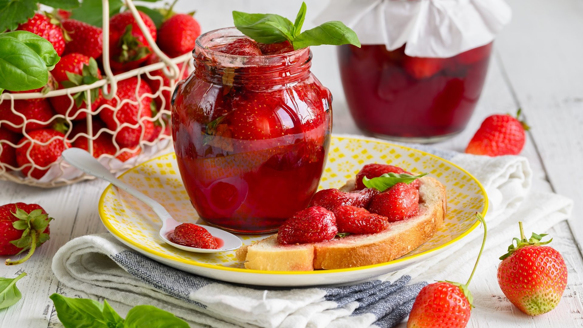 Erdbeer-Basilikum-Marmelade: fruchtig, aromatisch, mediterran ...