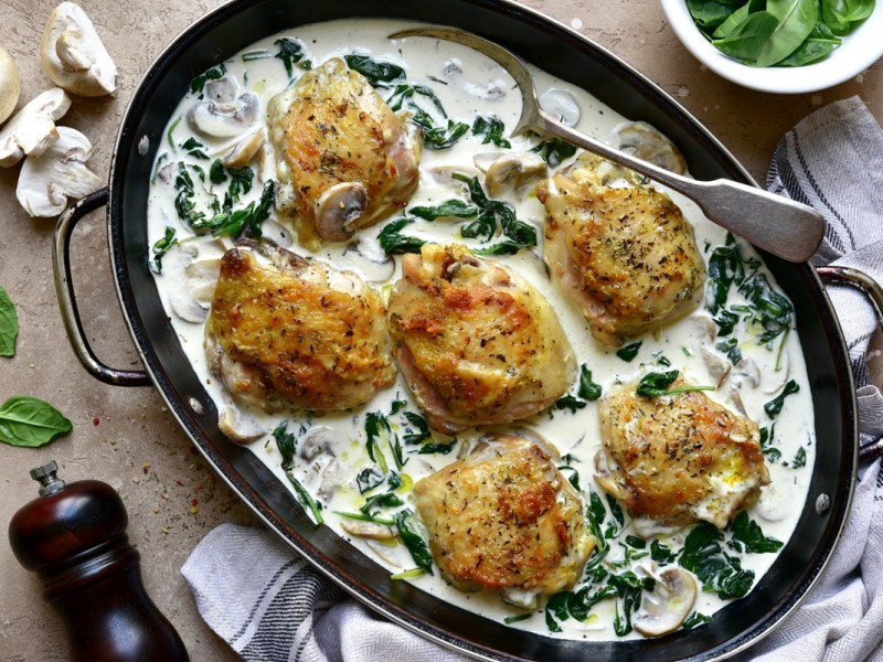 Hähnchen in Spinat-Champignon-Soße: fürs Abendessen mit der ganzen Familie