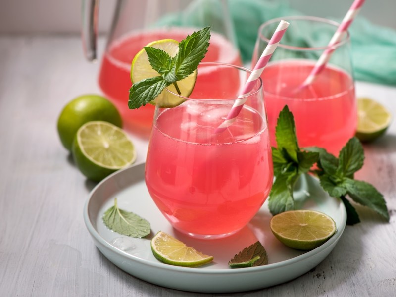 Fruchtiger Rhabarber-Holunder-Spritz: besser als Aperol