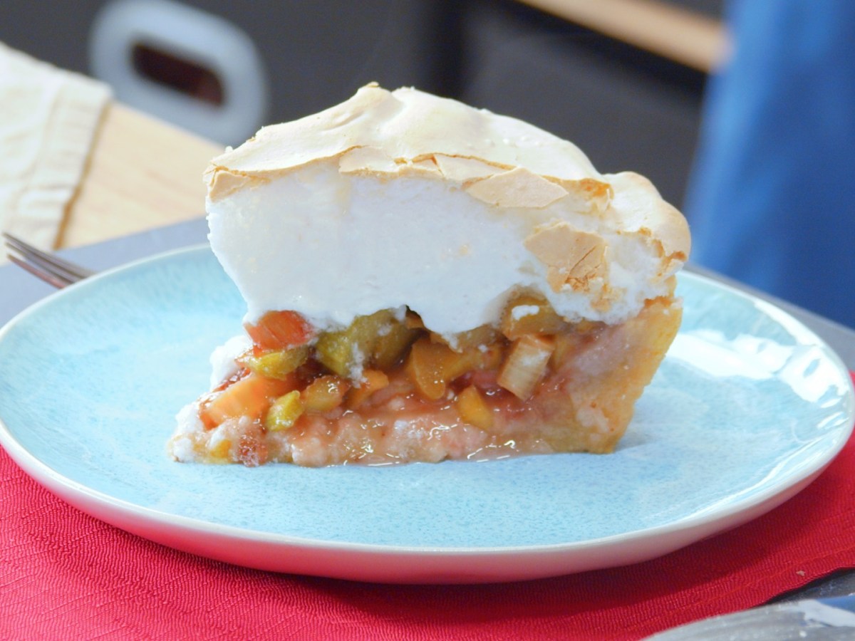 Rhabarbertarte mit Baiser: fruchtig, süß & unwiderstehlich