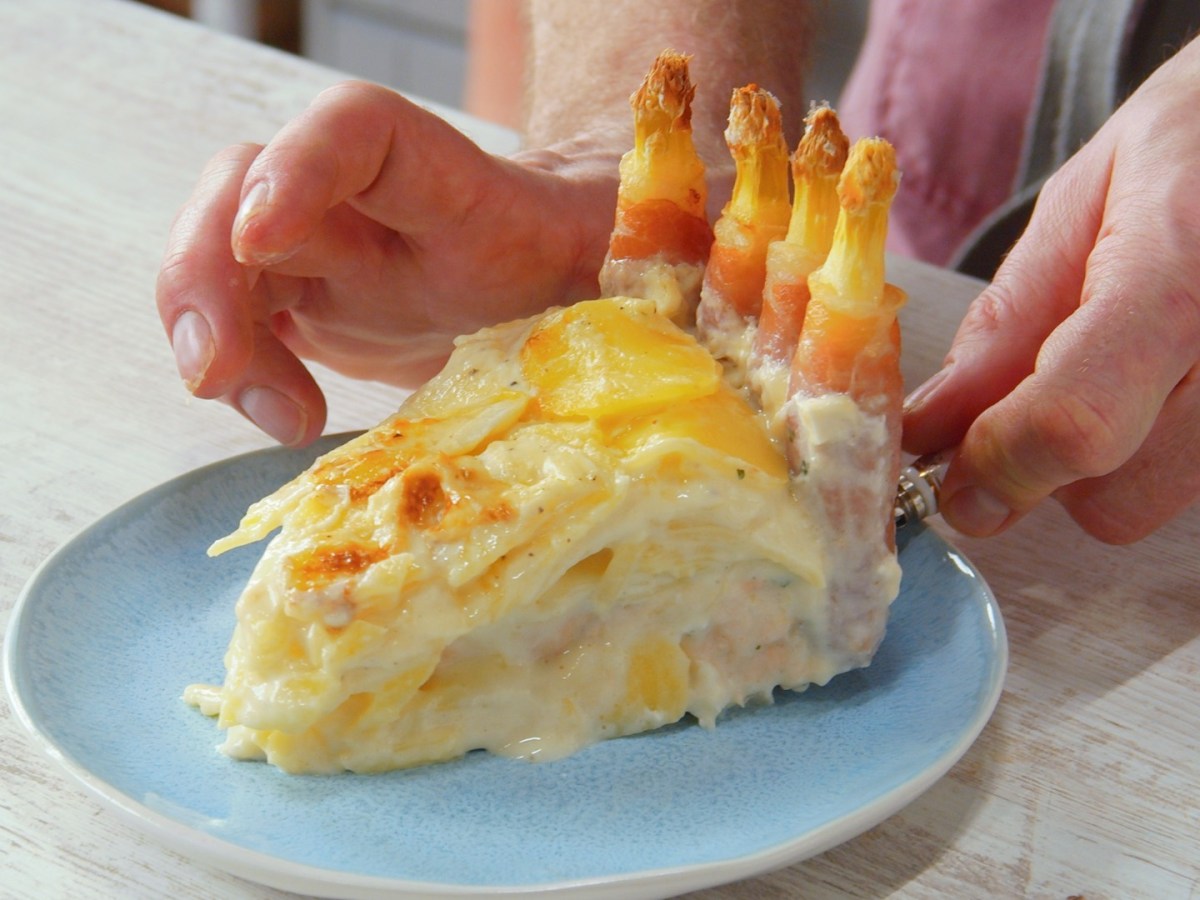 Wir feiern die Spargelsaison mit einem Kartoffel-Spargelauflauf