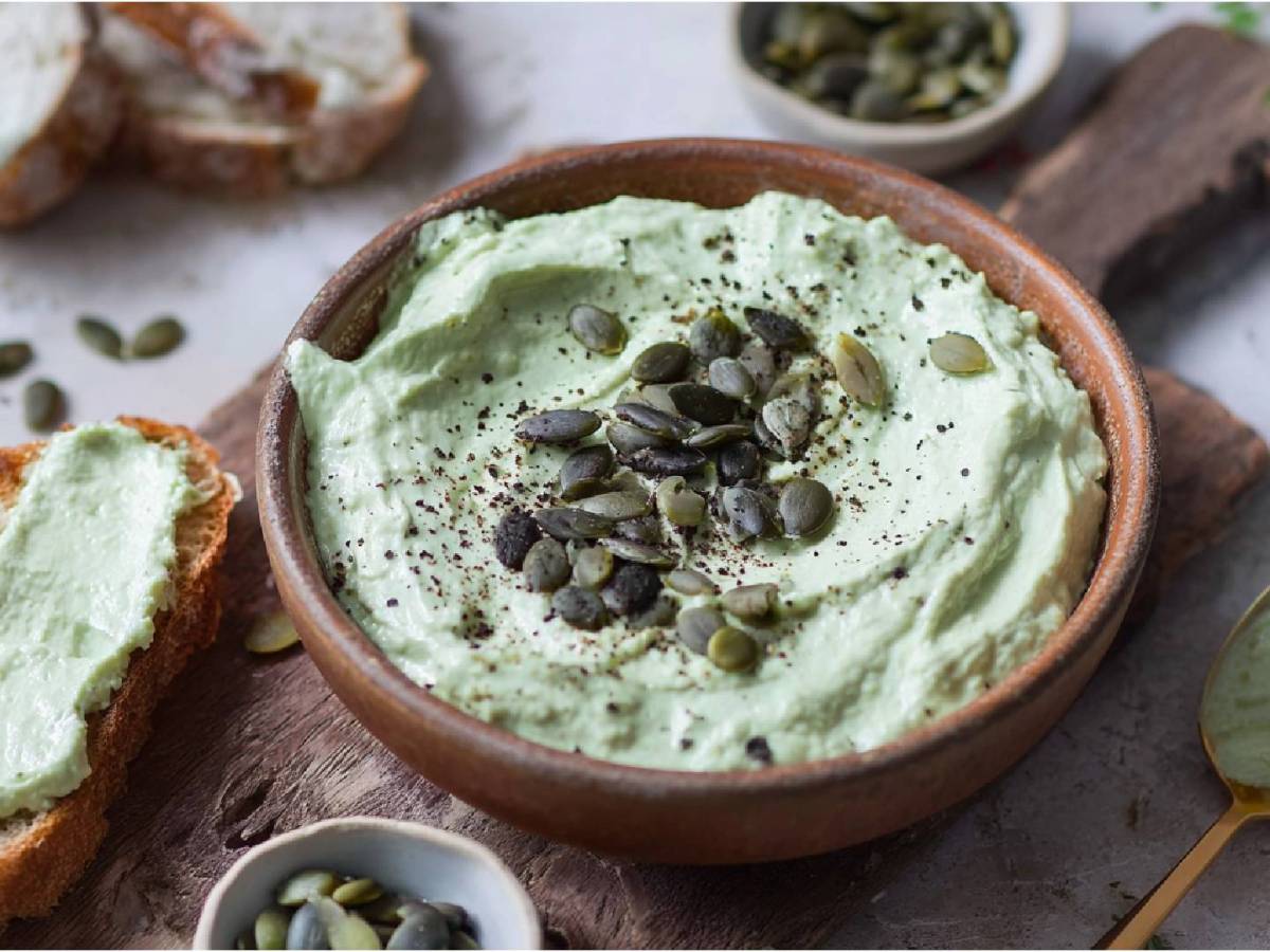 Perfekt für dein Frühstücksbrötchen: Kürbiskern-Quark-Aufstrich