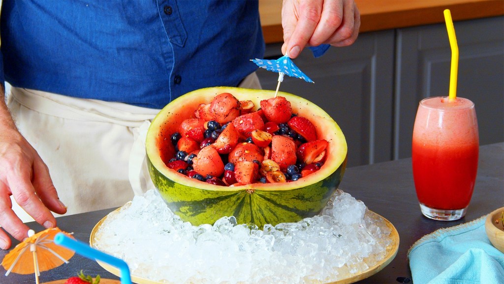 Mit diesem bunten Obst-Kunstwerk ist Sommerfreude garantiert